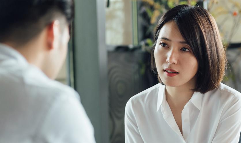 Woman talking to man Woman talking to man